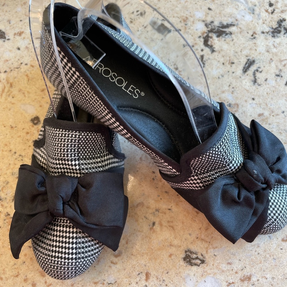 BEAUTIFUL BOWS, BEAUTIFUL SHOES done in black and white checks!